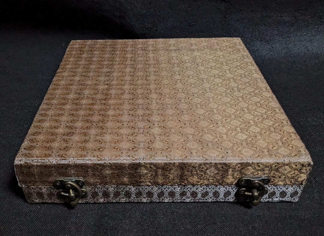 【石渠方硯　豆斑玉石　大型加厚6㎏】◆淡紫と深緑の豆斑美石 ◆珍品◆布化粧箱