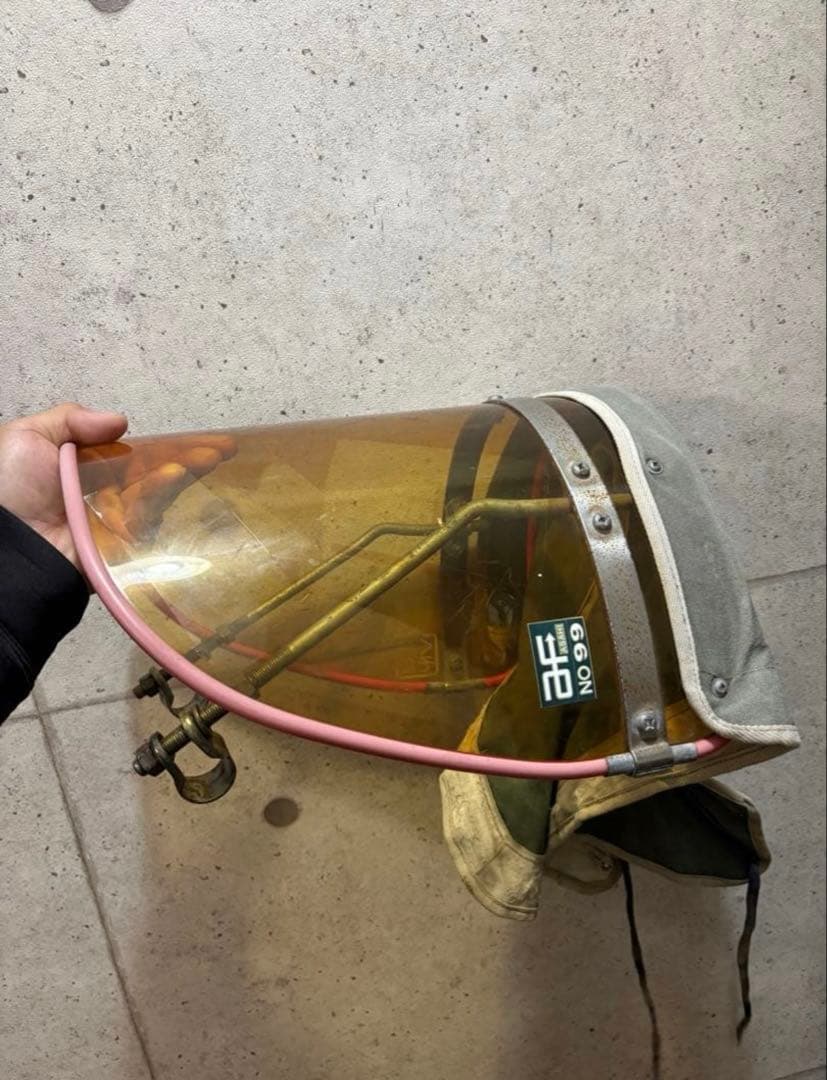 風防　黄ばみ　赤縁