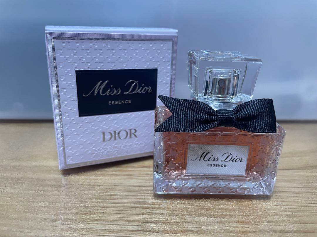 Miss Dior Essence 35ml 25年新作　ポーチ付き
