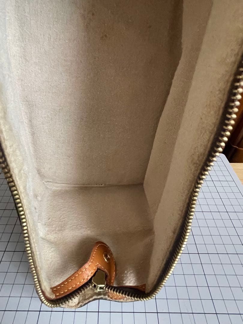 Louis Vuitton モノグラム レザーケース　中古品