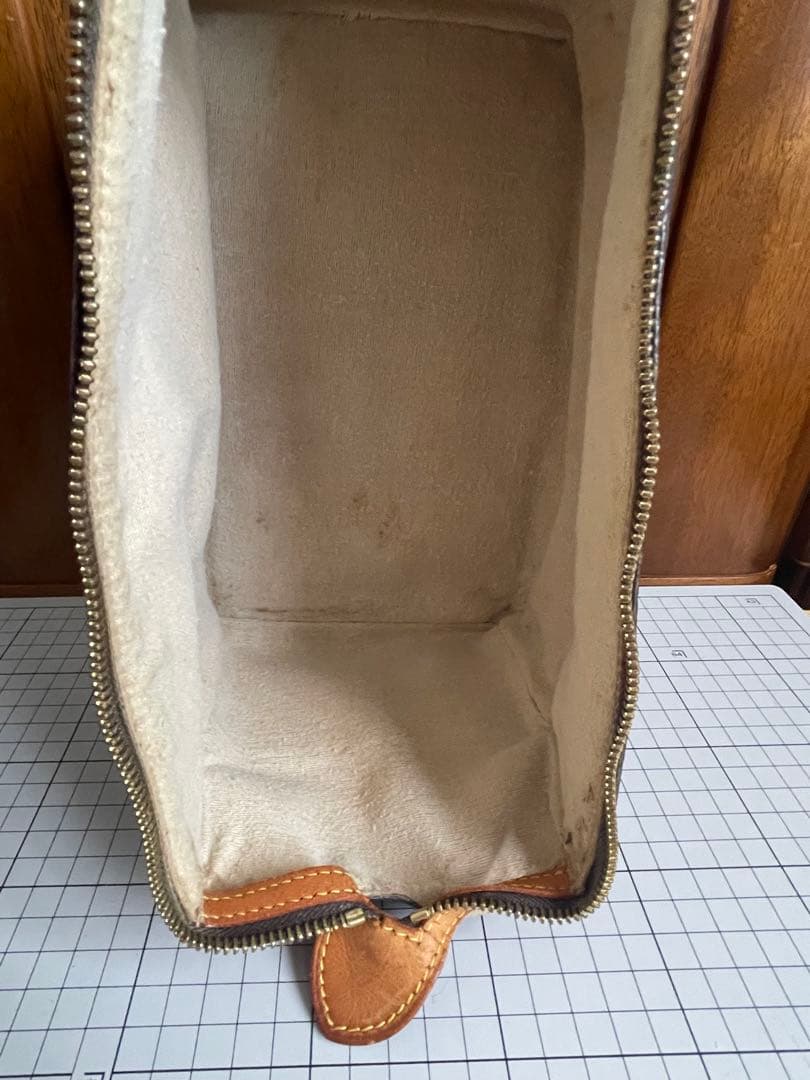 Louis Vuitton モノグラム レザーケース　中古品