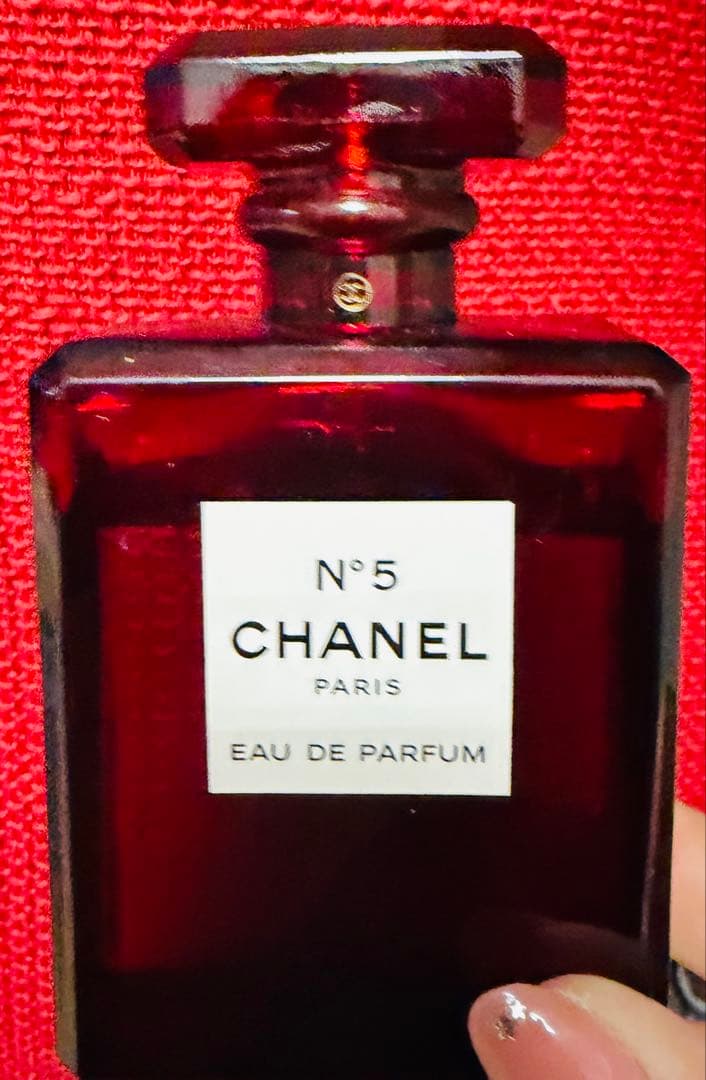 シャネル N°5 オードゥ パルファムのレッドエディション（特別限定品）