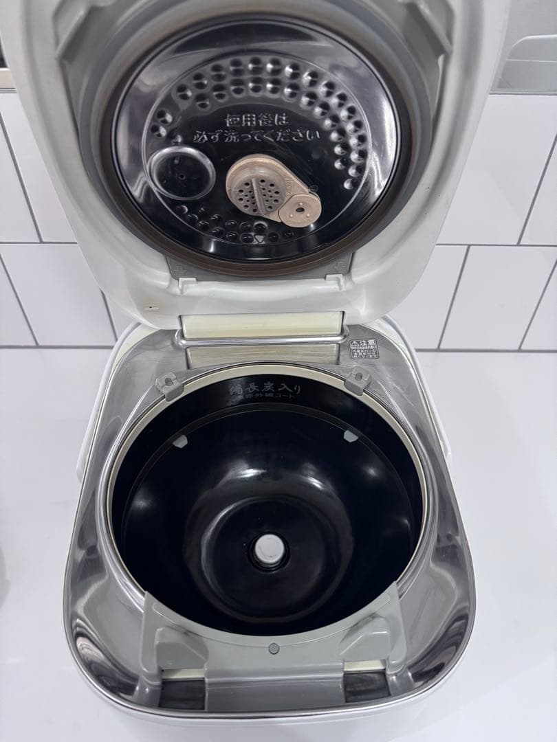 【リサ】東芝　RC-10VXL 真空圧力IHジャー炊飯器、5.5合炊き