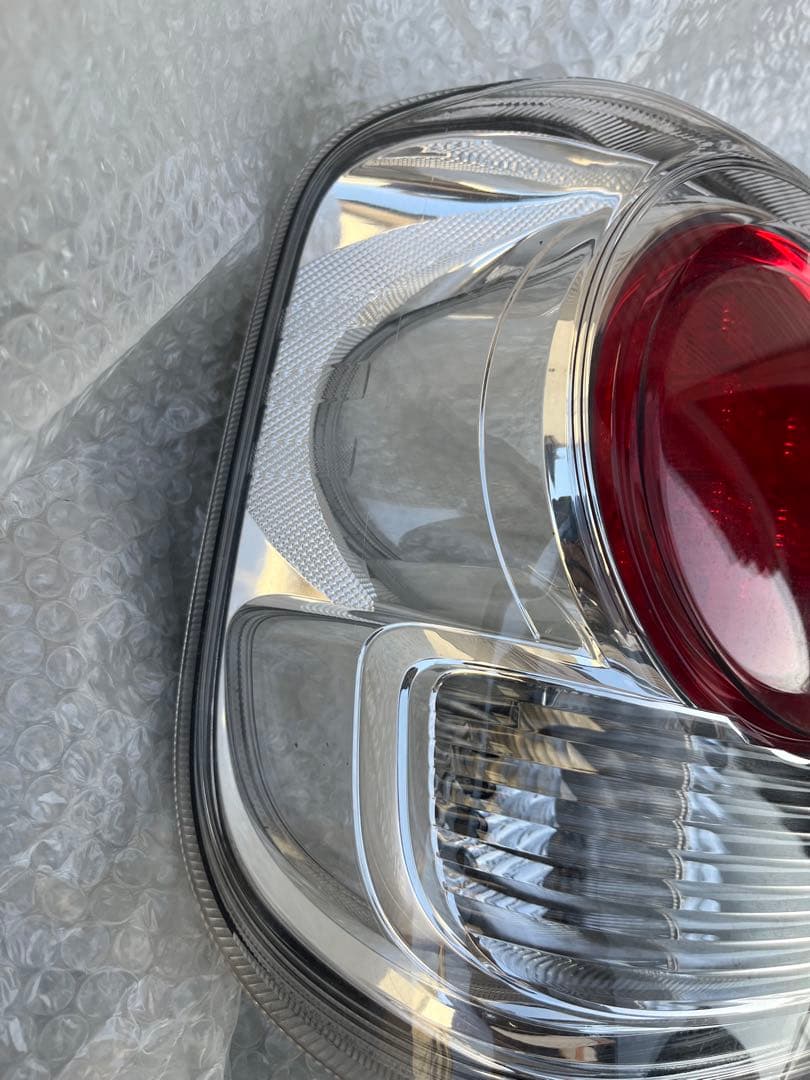 値下げ　LA800S ムーヴキャンバス　テールランプ　左右セット