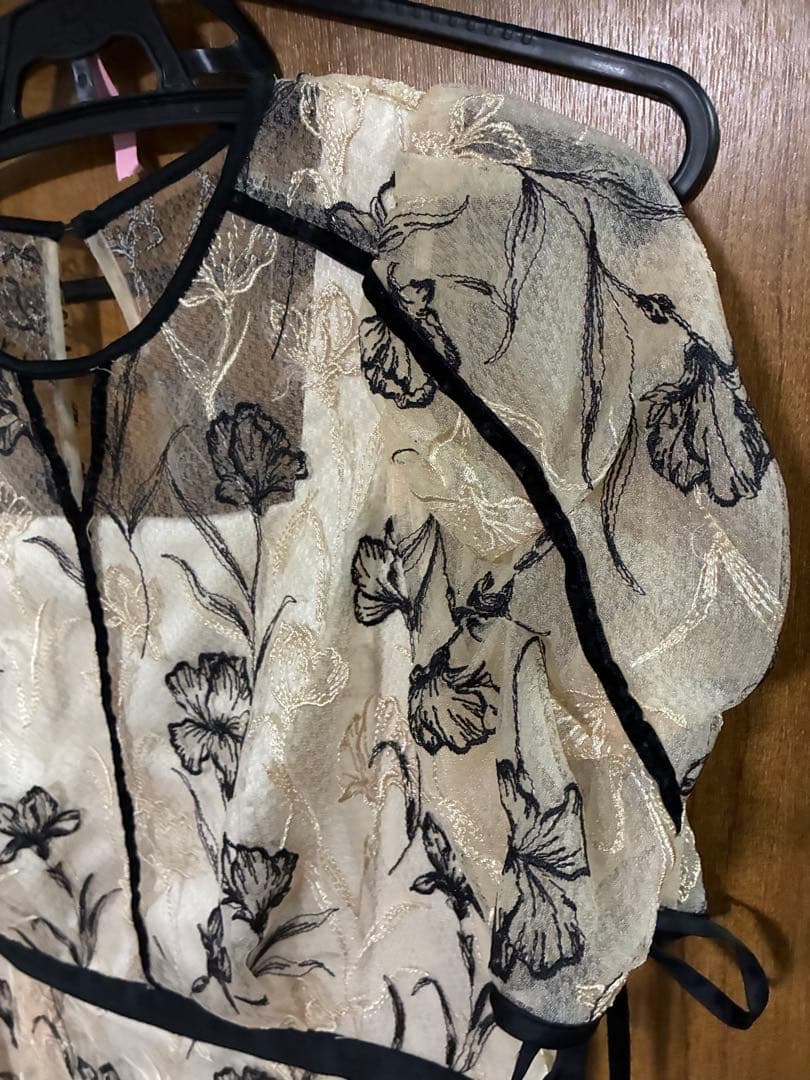 LILY BROWN 極美品　早い者勝ち　お呼ばれドレス