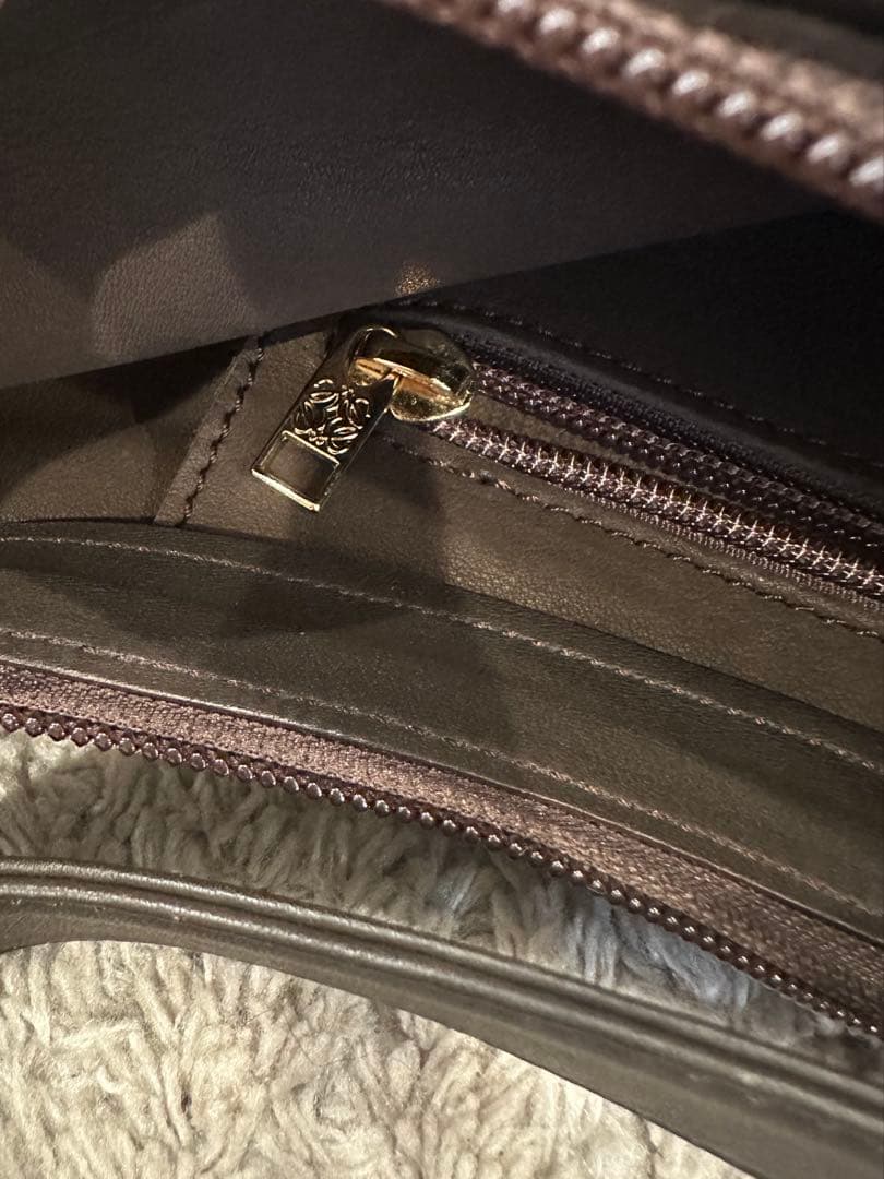 ロエベショルダーバッグ