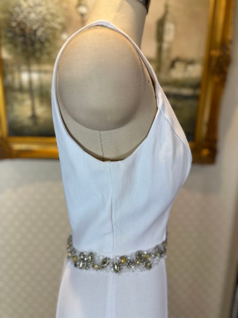 ホワイト Vネック フィット＆フレアドレス