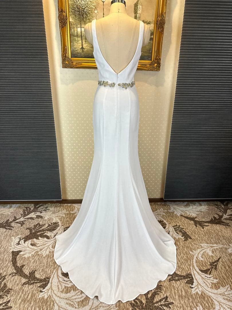 ホワイト Vネック フィット＆フレアドレス