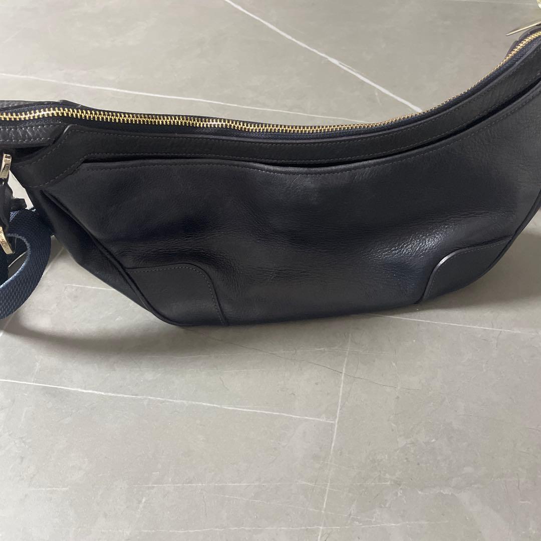 アニアリ　三日月　ショルダーバッグ