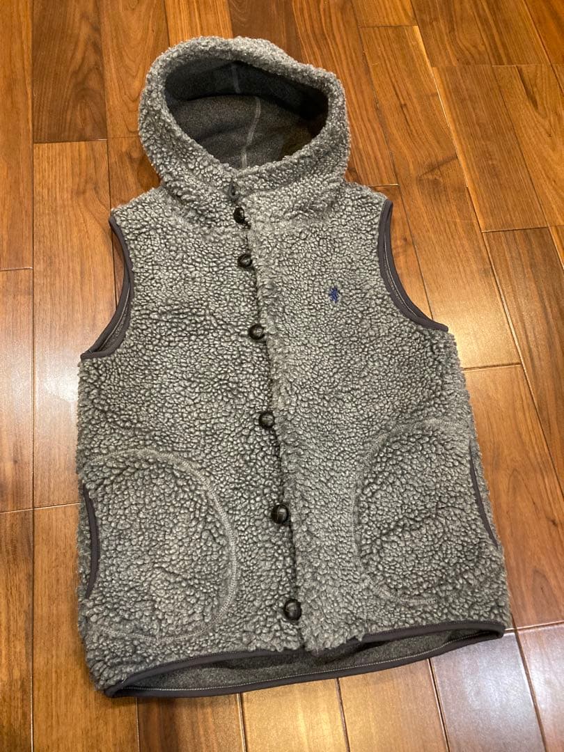 Gymphlexジムフレックスフード付きボアベスト　くるみボタンタイプ