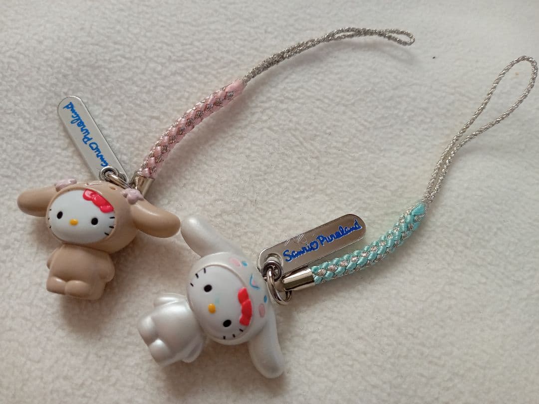 ハローキティ 根付け　シナモロール　開封済み