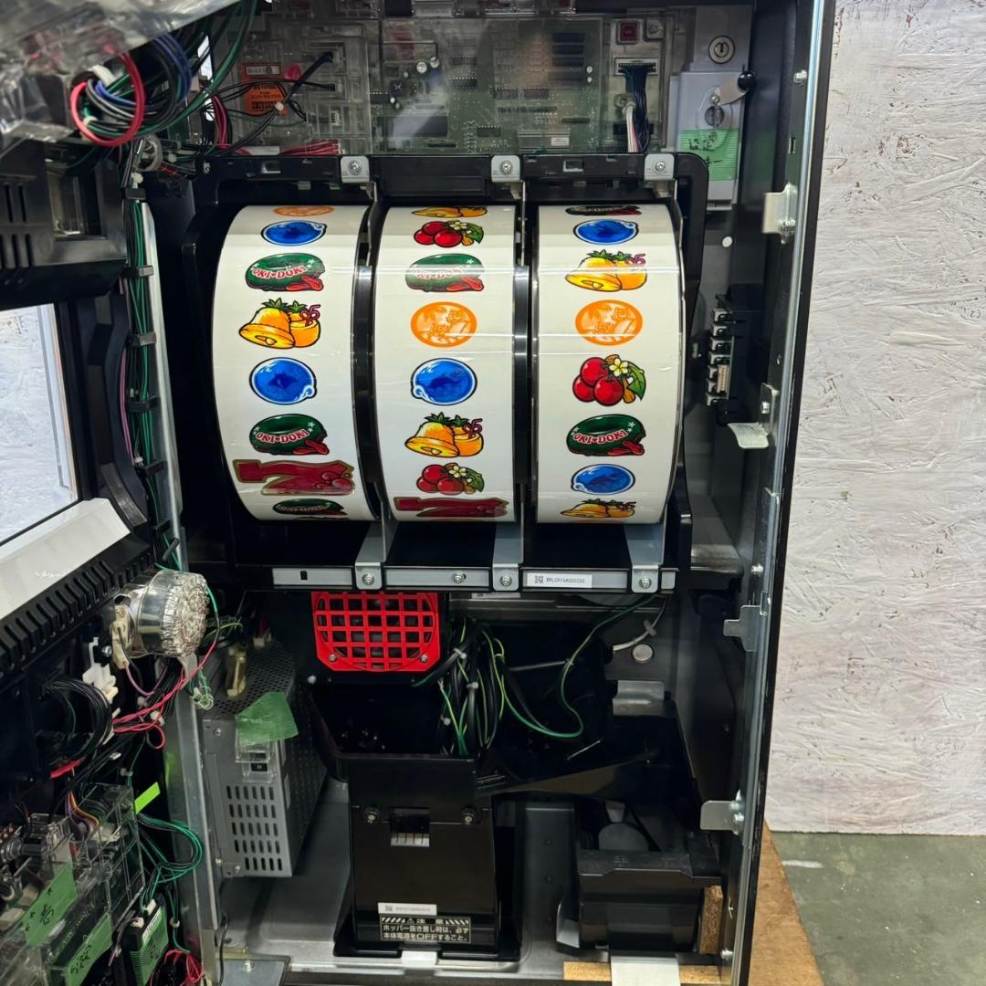 ユニバーサルブロス 沖ドキパラダイス パチスロ実機 通電確認済 Y0385