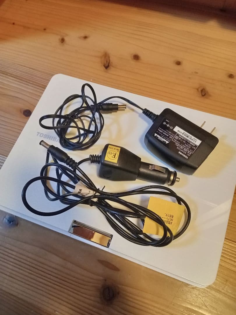 TOSHIBA ポータブルDVDプレーヤー　ＲＥＧＺＡ ケース付き