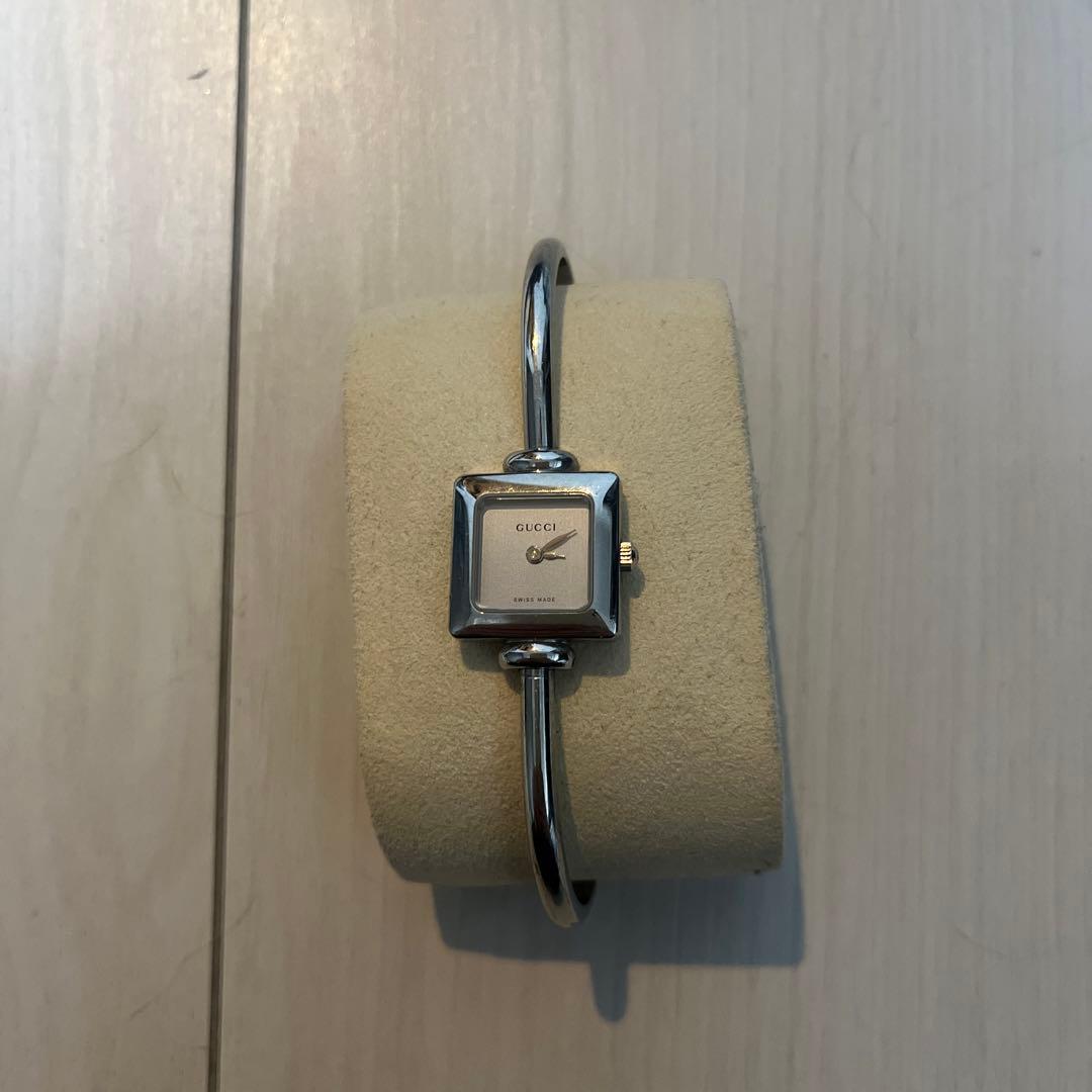 GUCCI グッチ バングルウォッチ グレー文字盤 クォーツ レディース 腕時計