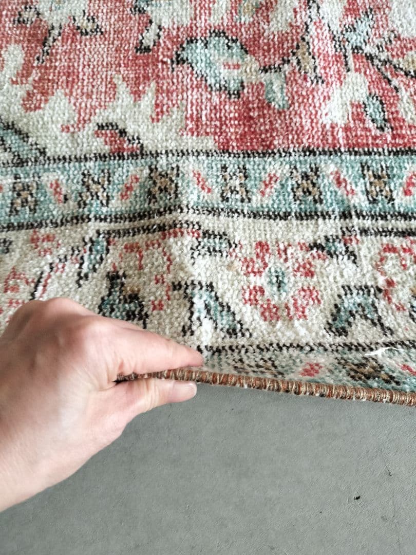 大判/シャビーレッドとミントグリーンのヴィンテージラグ　メダリオン　No.622