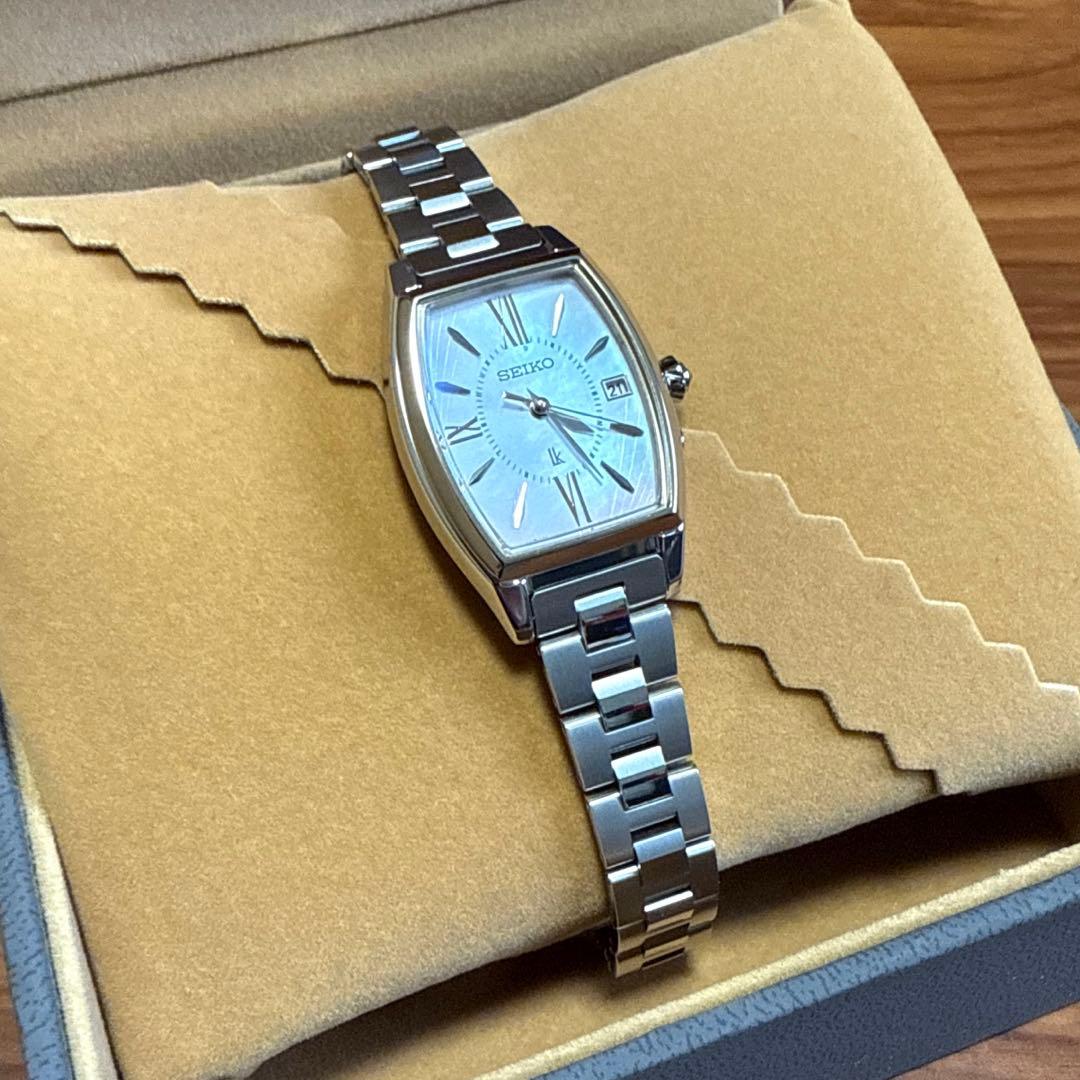 美品 セイコー ルキア SSQW076 電波ソーラー トノー型 白蝶貝 グロウ