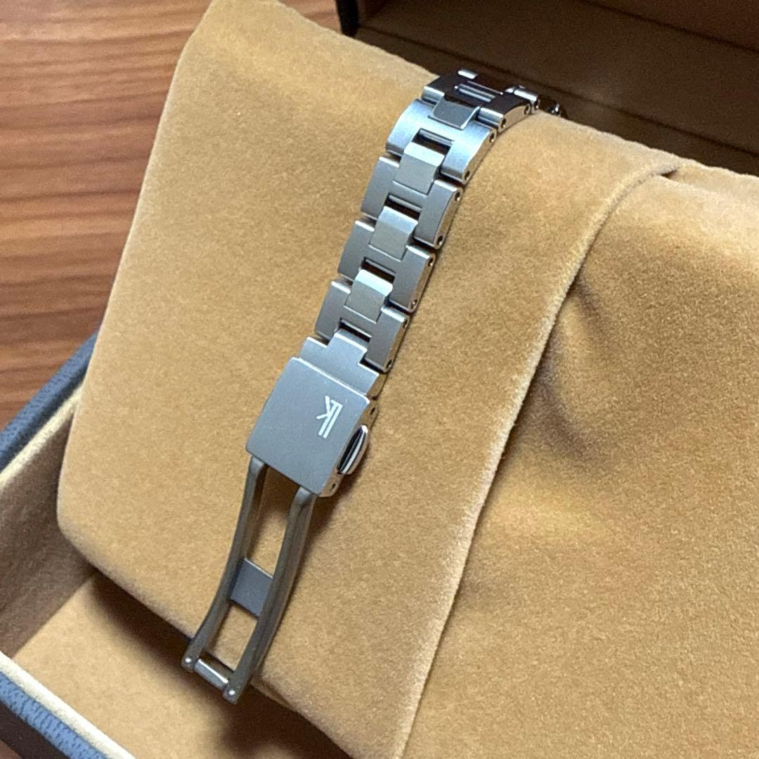 美品 セイコー ルキア SSQW076 電波ソーラー トノー型 白蝶貝 グロウ