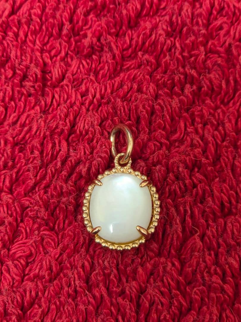 agete　K10クォーツ/シェルチャーム