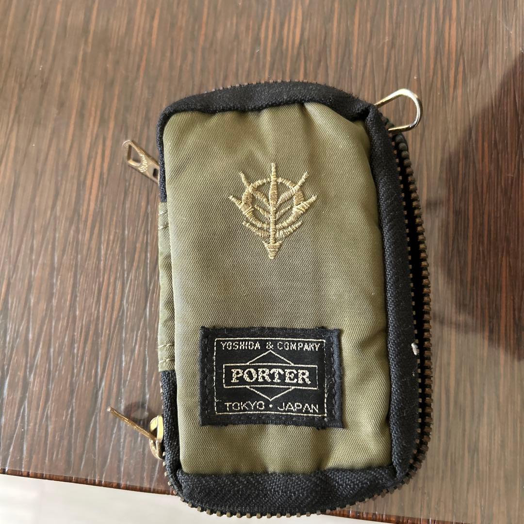 STRICT-GとPORTERがコラボレーションした、ジオン軍モデルのキーケース
