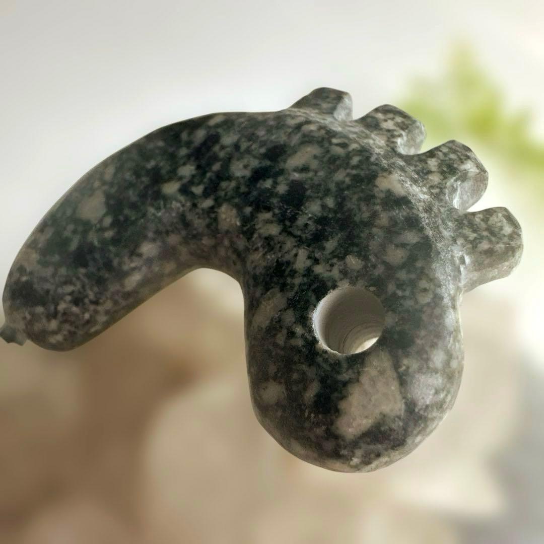 遠野霊石　願いを叶える龍神勾玉(光背)背ビレ切れ込み　獣型勾玉一ノ型