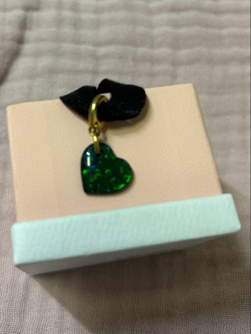 オパールセント　グリーンハート　チャーム　pandora