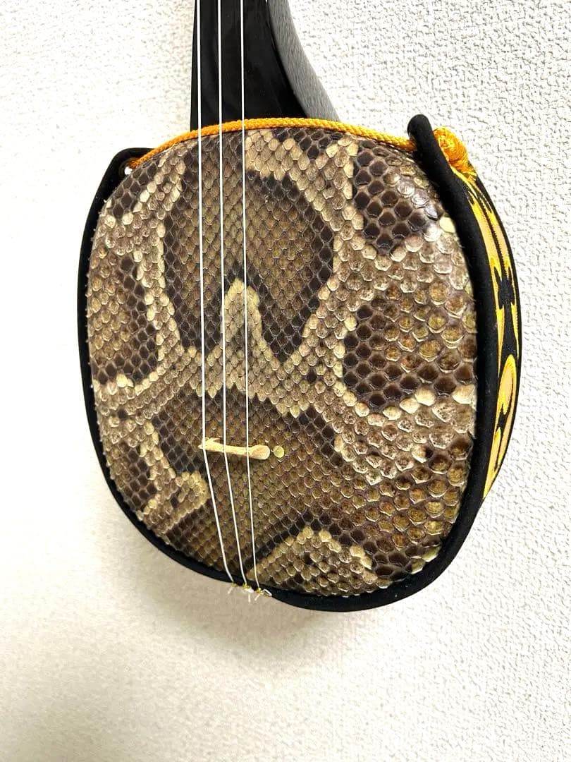 本ヘビ皮の伝統的な三線 強化張り 3弦 沖縄