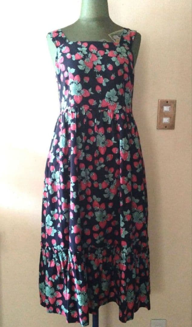 ジェーンマープルいちごワンピース