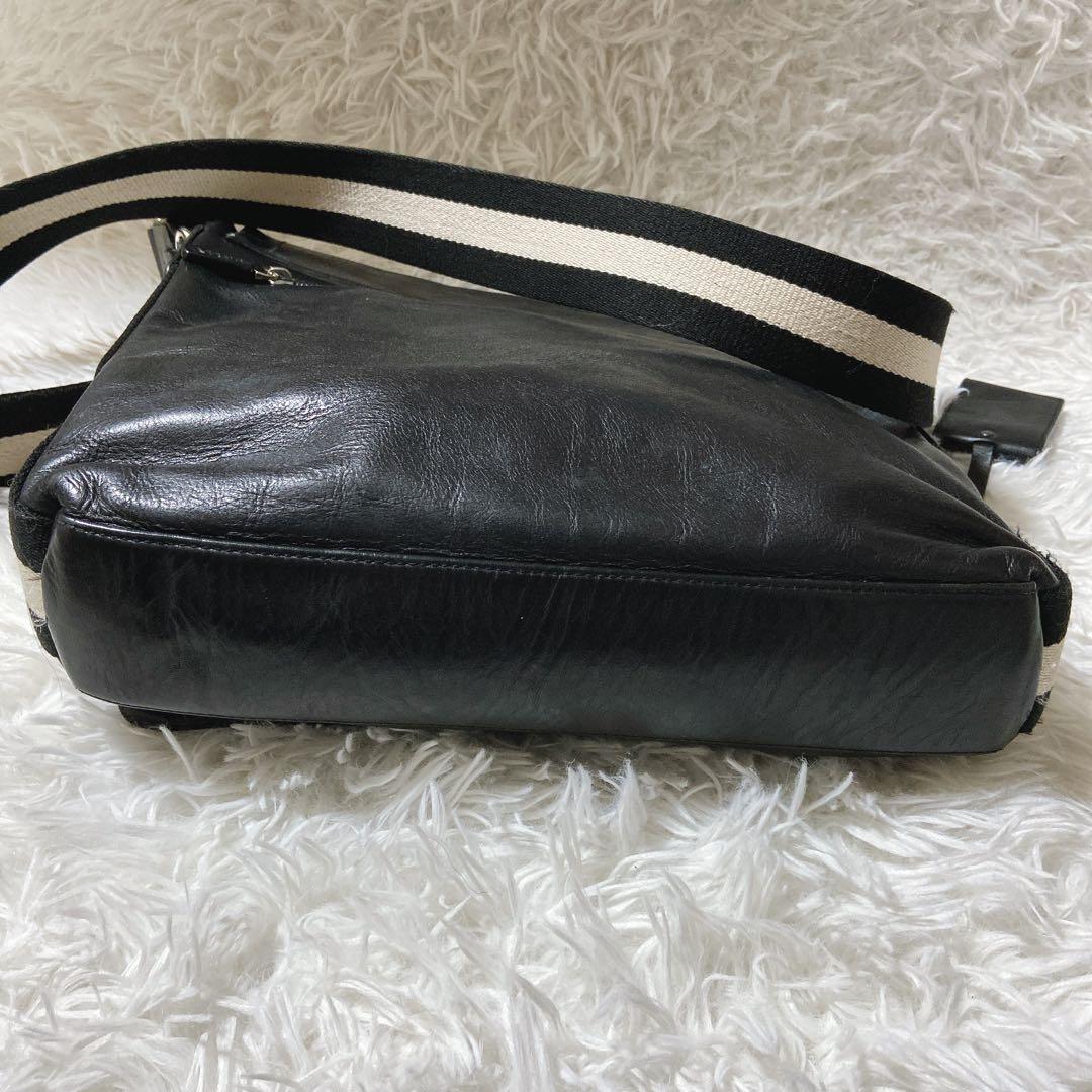 ToShi ⭐️バリー　メッセンジャーバッグ　TAN TRAIN