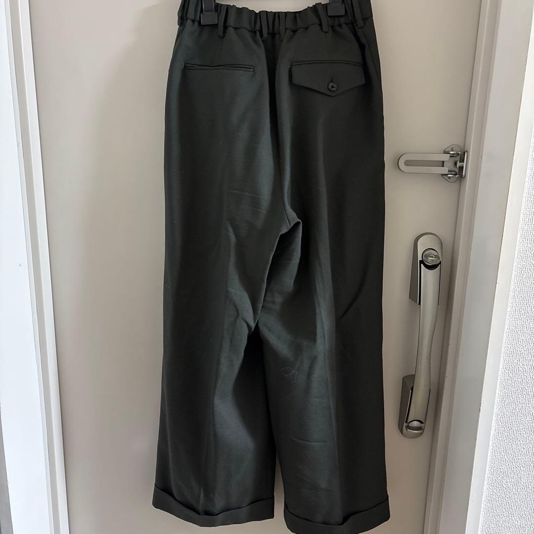 ほ*ん様 2/7まで！markaware タックトラウザーズ