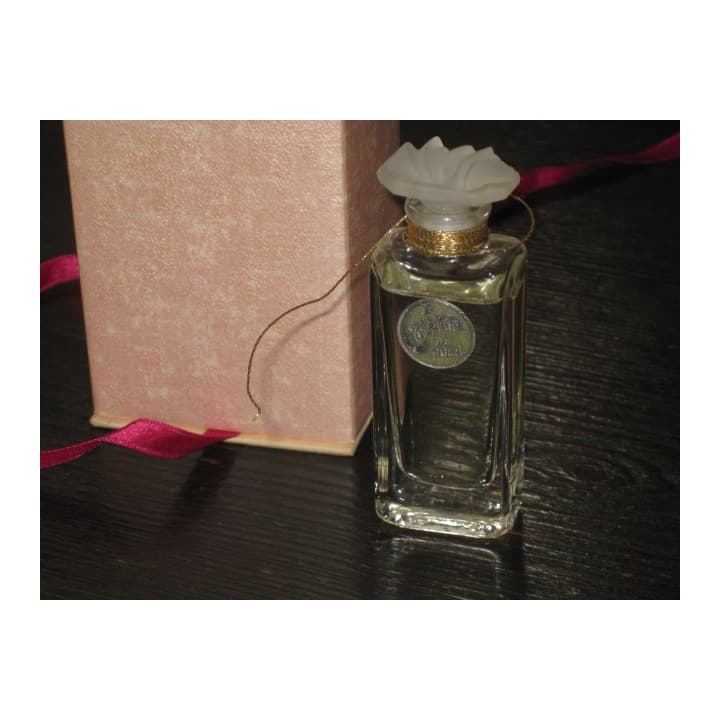 ポーラ サイクラメン 香水 シクラメンの香りcyclamen　Perfume