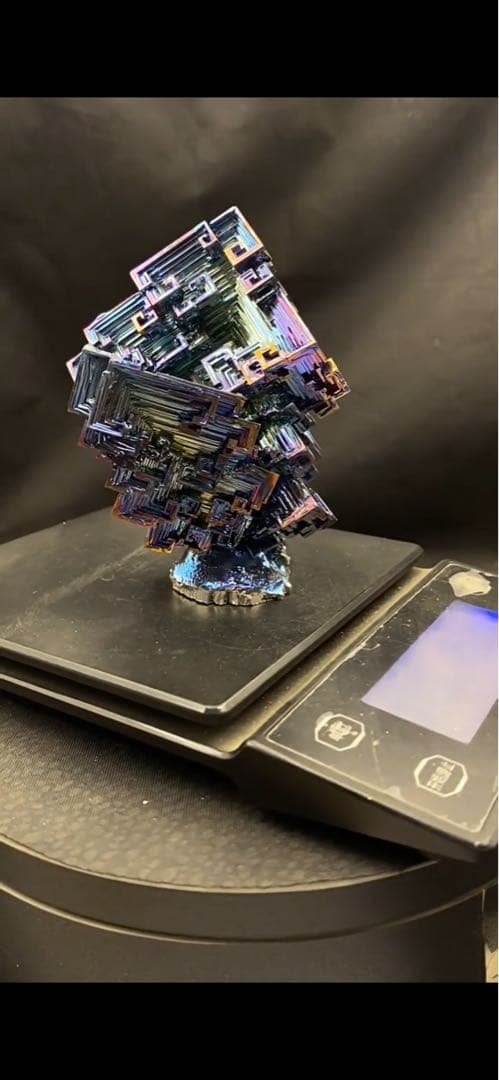 【ビスマス価格高騰！】神秘的なビスマス結晶 606g ケース付き