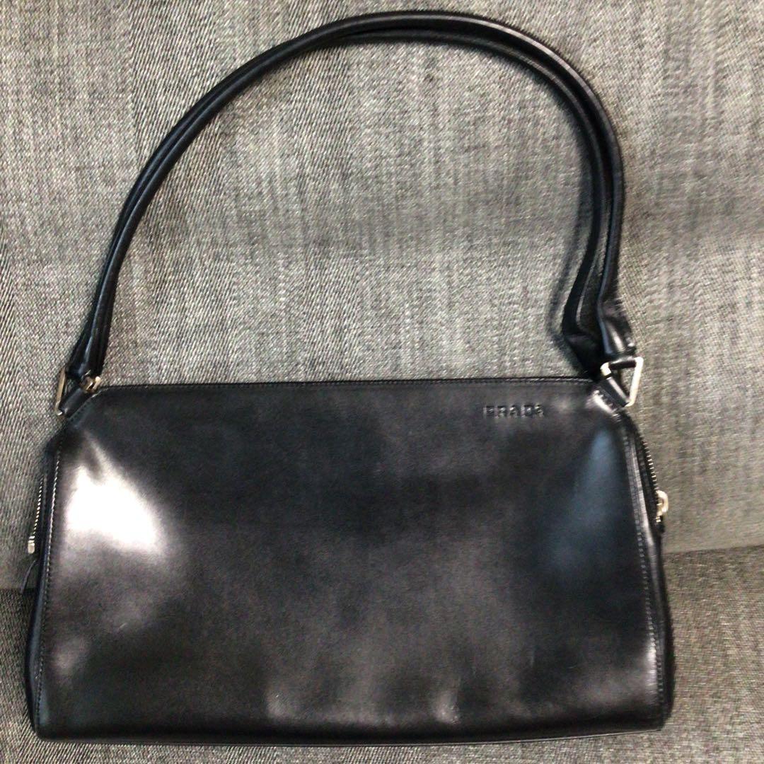 プラダ　黒　バック