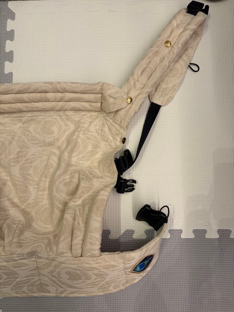 今週発送不可の為限定値下げ　アーティポッペ　artipoppe 抱っこ紐