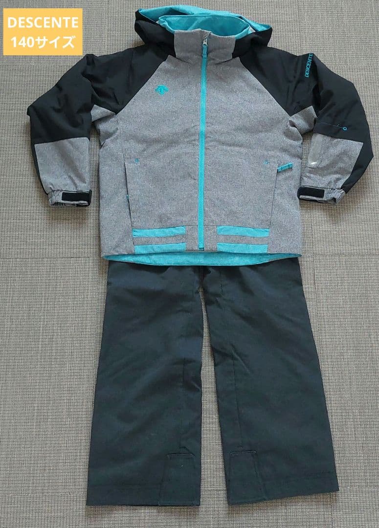 ☆超美品☆　DESCENTE　デサント　ジュニアスキーウェア　140サイズ