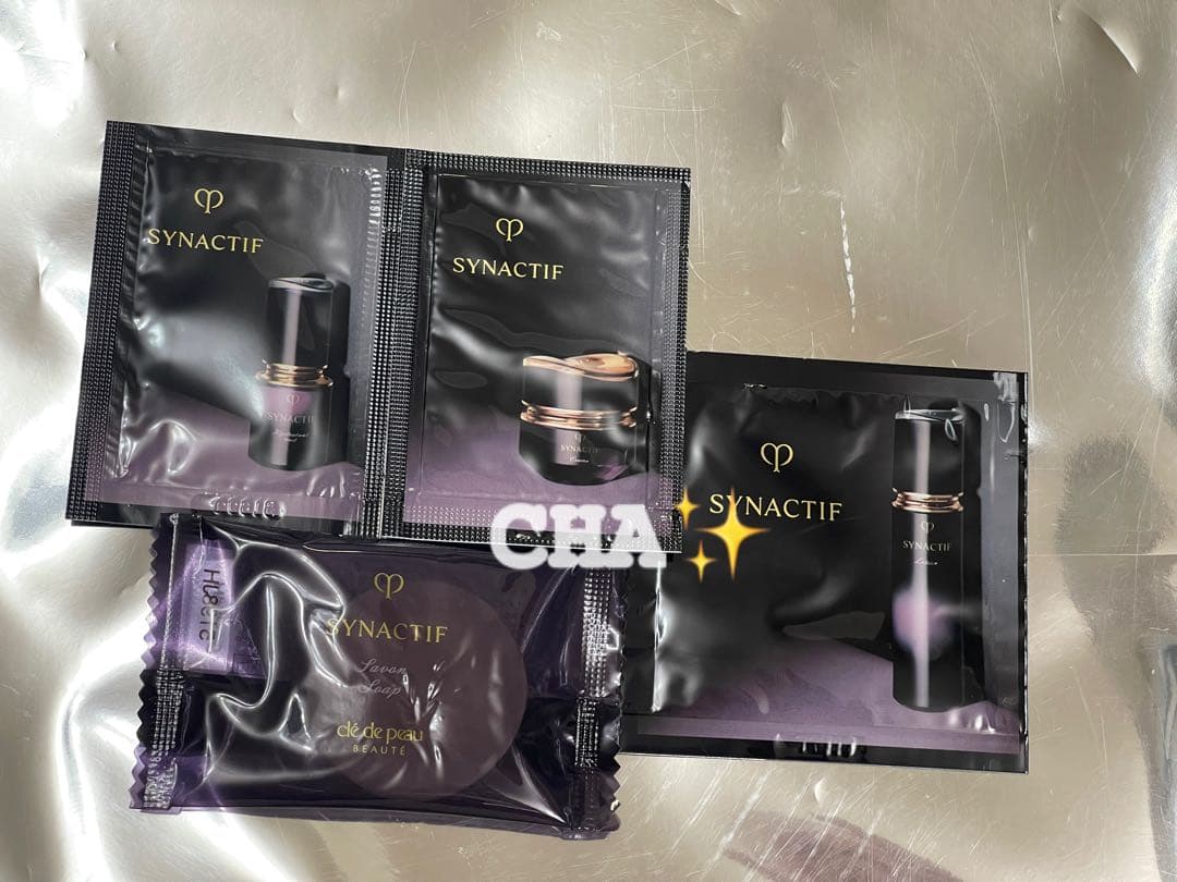 プレゼント付　オンブルクルールクアドリ　限定アイシャドウ　ホリデー　２０２５