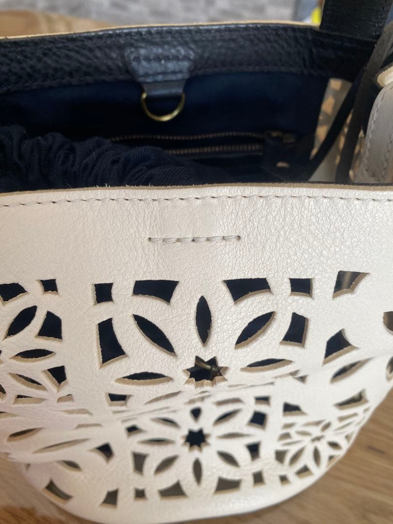 ゲンテン　ホワイト カットアウトデザイン レザーバッグ　最終価格です