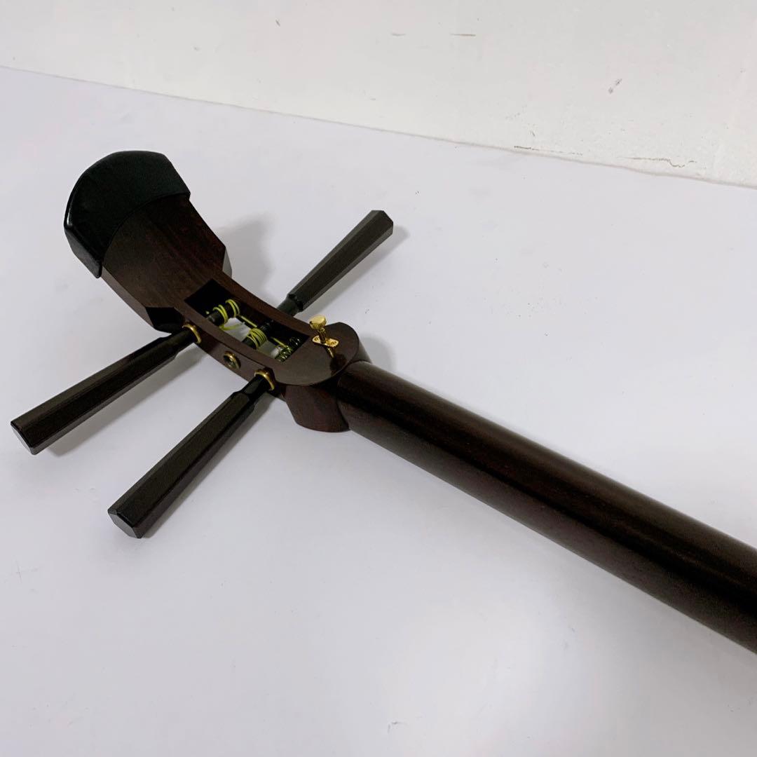 【送料込】高級 三味線 中棹 紅木 津軽張り 東触り 丸打ち胴 ケース付き