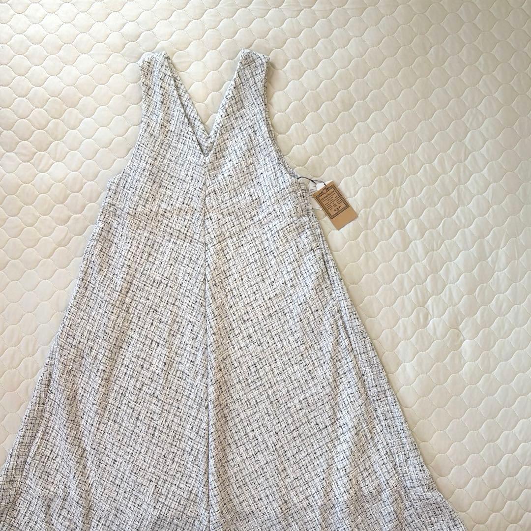 【新品タグ付】BEARDSLEY✴︎ツイードフレアワンピース　ホワイト サイズ1