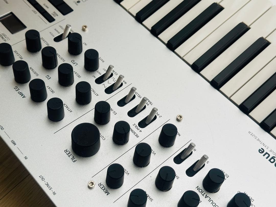 【美品】KORG minilogue アナログシンセサイザー