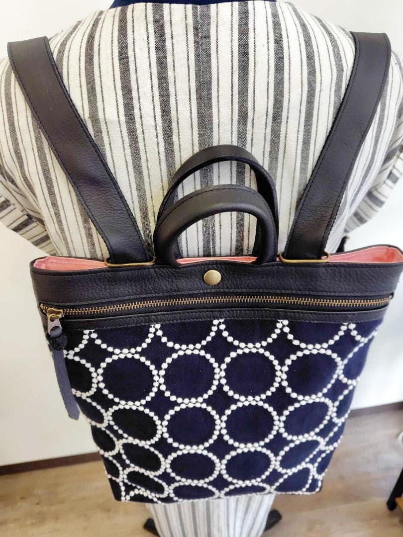 ミナペルホネン/2025tambourineタンバリンネイビー×白/牛革A4トー