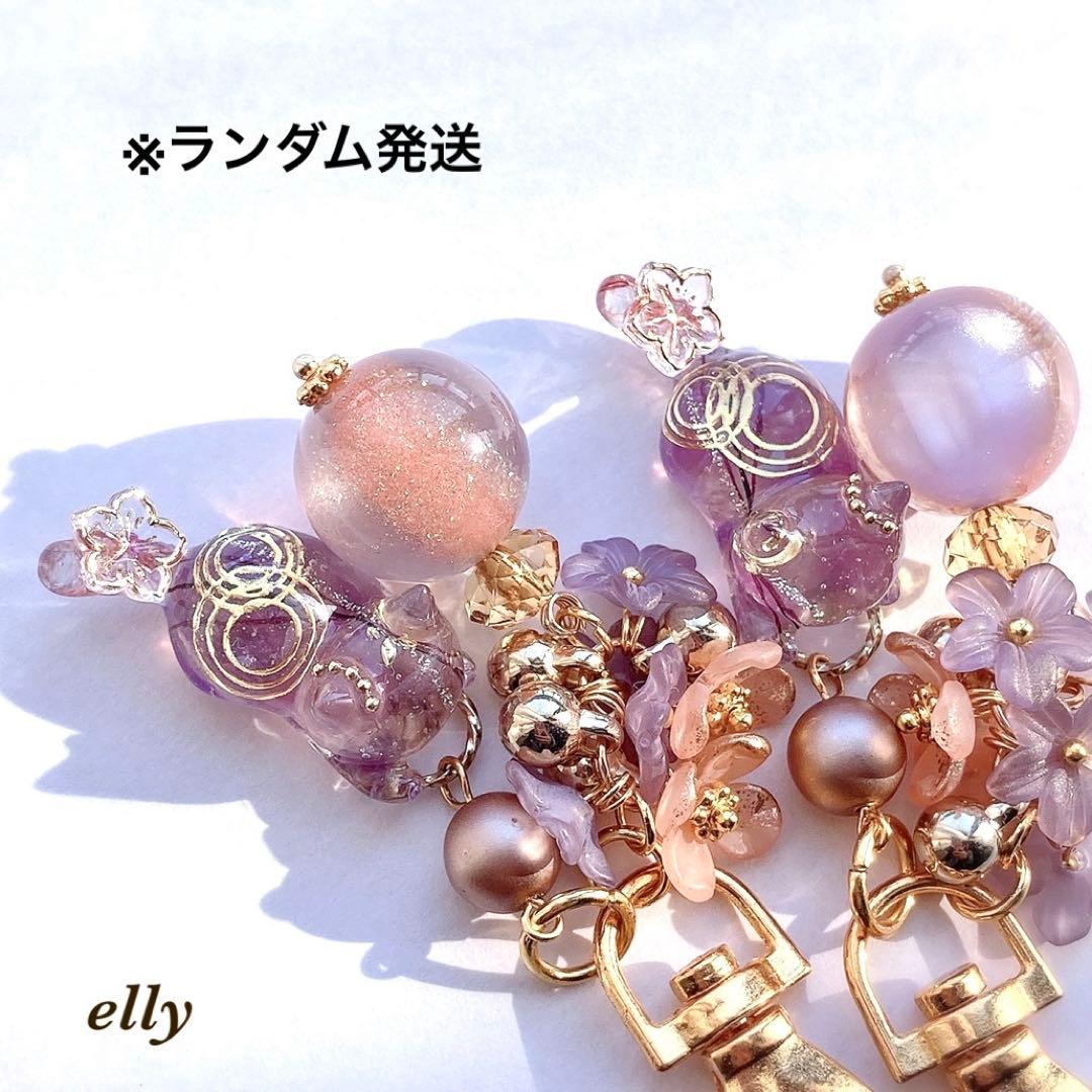 【りくみん様】1617.手染めビーズ　フラワー　蝶々　じゃれ猫　レジン　チャーム