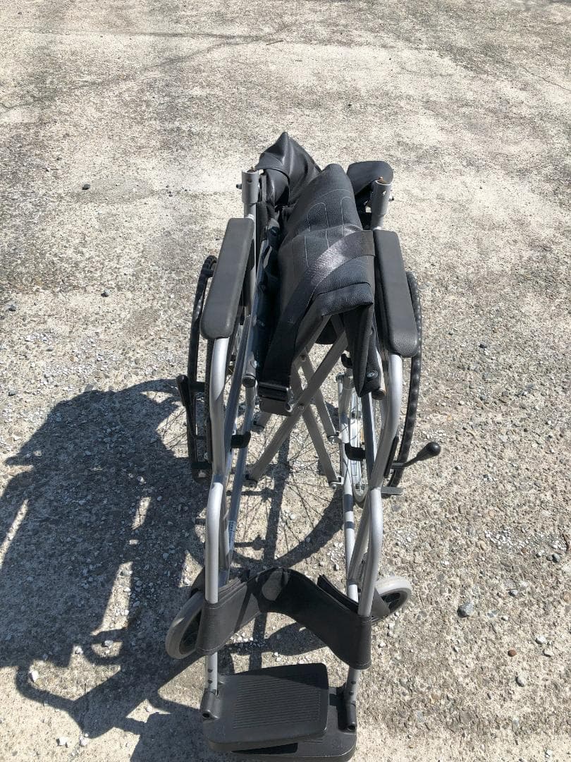 車椅子 人気のケアテック　黒　状態良好　未使用に近い　引取(埼玉)幸手市 相談応