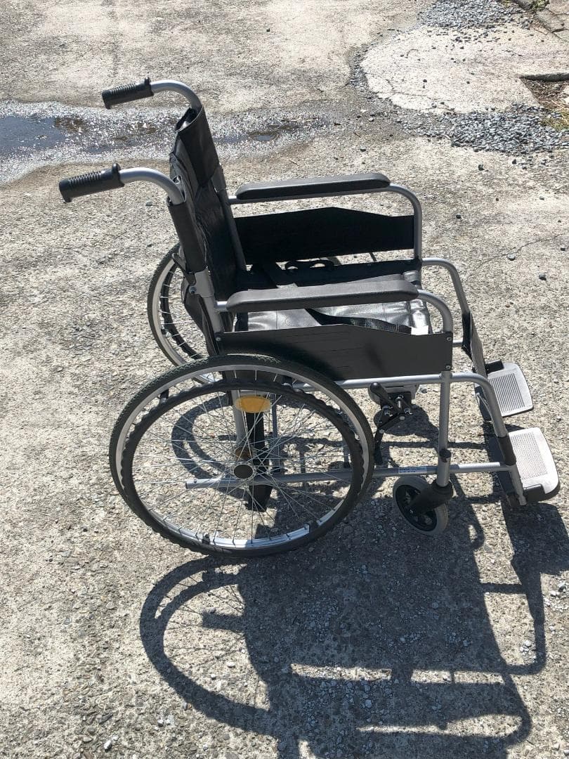 車椅子 人気のケアテック　黒　状態良好　未使用に近い　引取(埼玉)幸手市 相談応