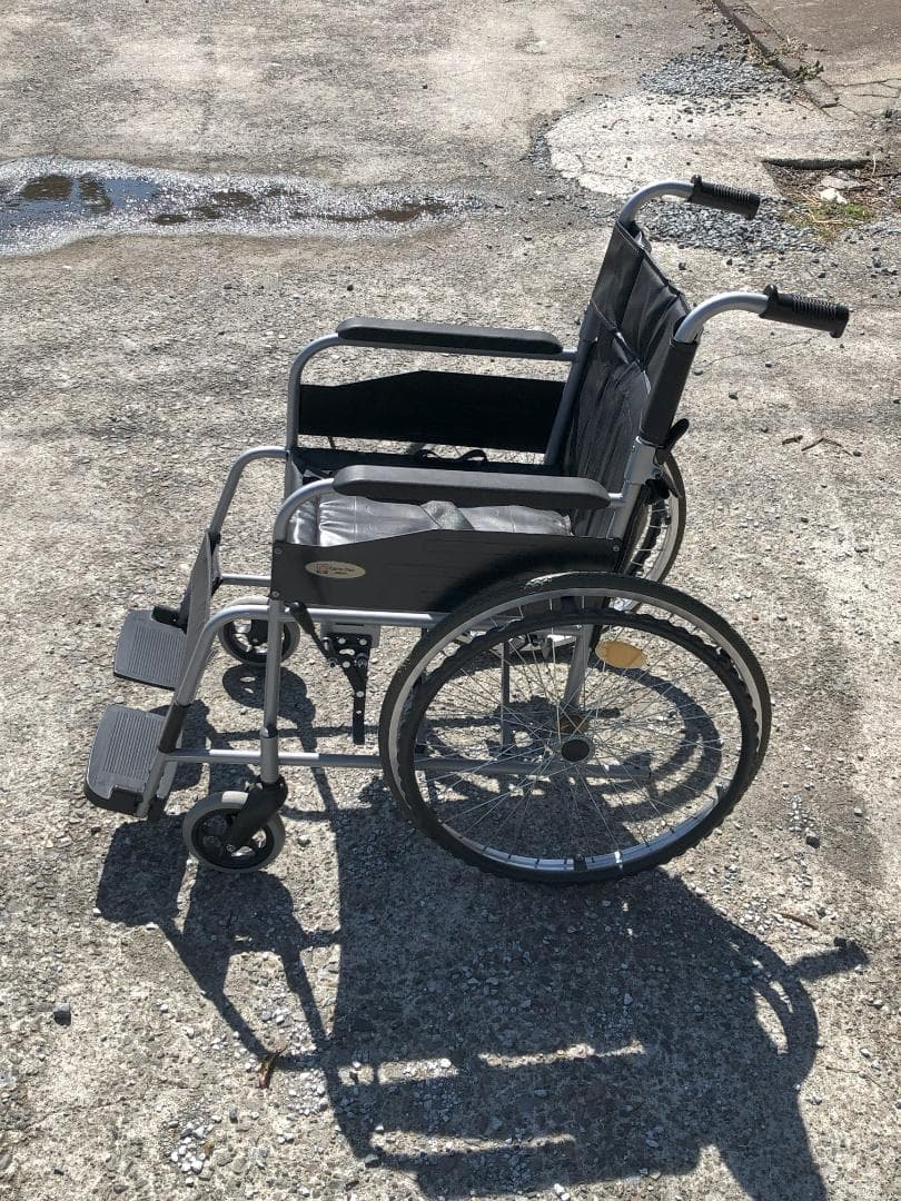 車椅子 人気のケアテック　黒　状態良好　未使用に近い　引取(埼玉)幸手市 相談応