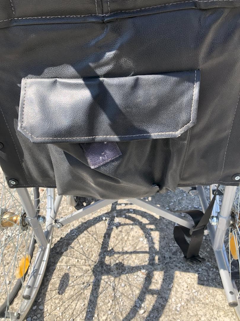車椅子 人気のケアテック　黒　状態良好　未使用に近い　引取(埼玉)幸手市 相談応
