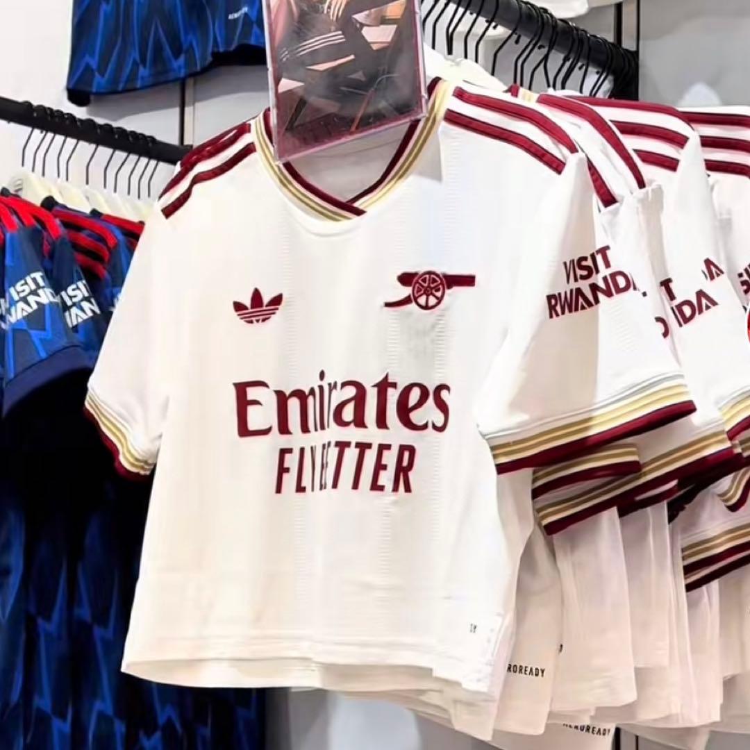 海外限定モデルM⭐️adidas アーセナル ショート丈 ベイビーモンスター着用