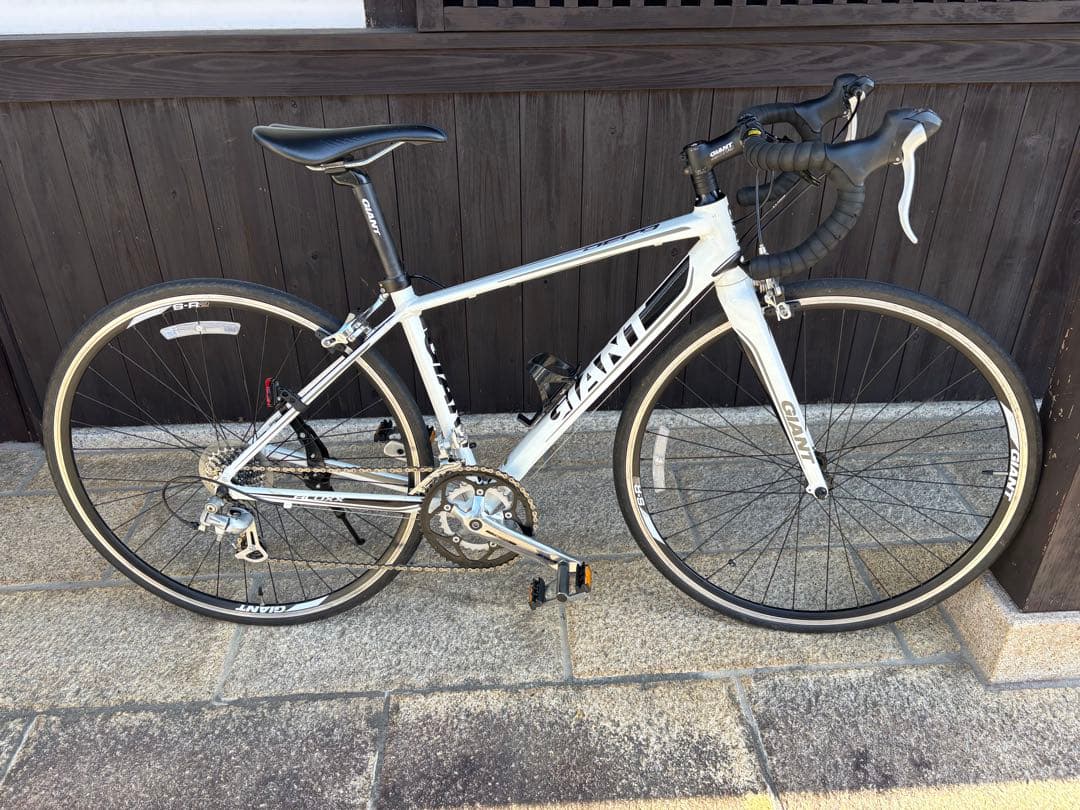 ロードバイクデビューに！ジャイアント　デファイ　giant DEFY3 ホワイト