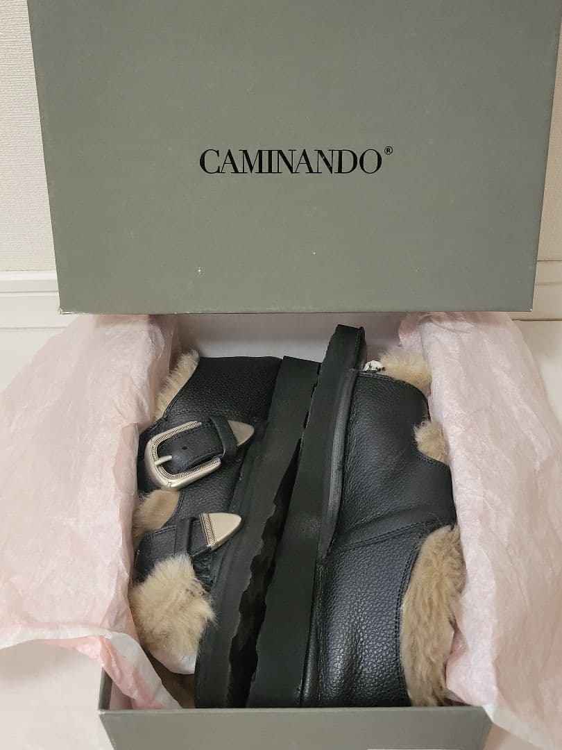 CAMINANDO　カミナンド　ダブルバックル　ファーサンダル