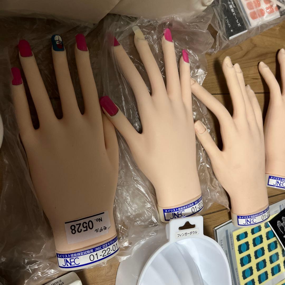 ネイルライトなしで、5000円値下げ、ブランド品ネイルアート用品セット検定対応品