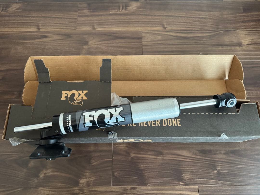 FOX ステアリングスタビライザー貫通式 2.0 TS ジープ　ラングラー